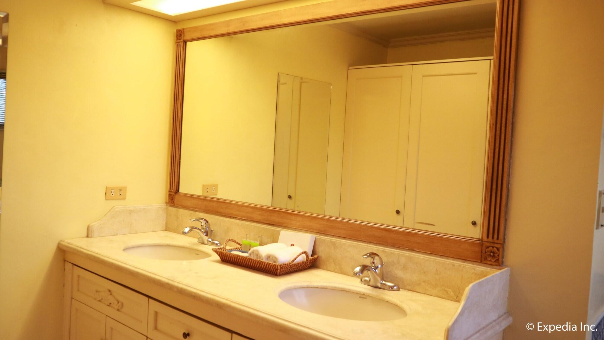 Sophia Suites Residence Hotel Cebu Exterior foto
