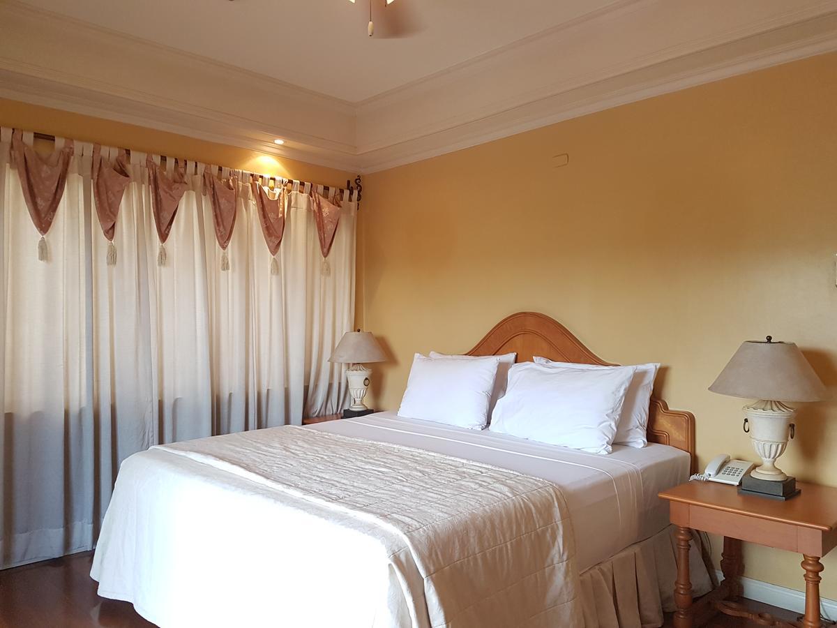 Sophia Suites Residence Hotel Cebu Exterior foto